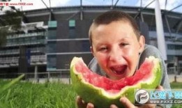 娱乐吃瓜小男孩是谁,他是谁？为何成为网络红人？