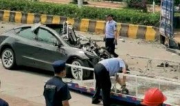 动车砍刀事件最新爆料,细节披露，真相渐明